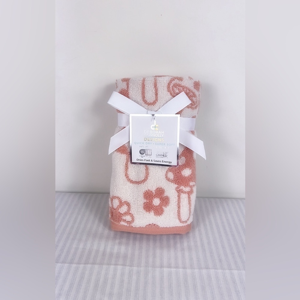 Deborah Connolly Mushroom Finger Tip Towels Pink White Quick Dry Set of 2 NEW